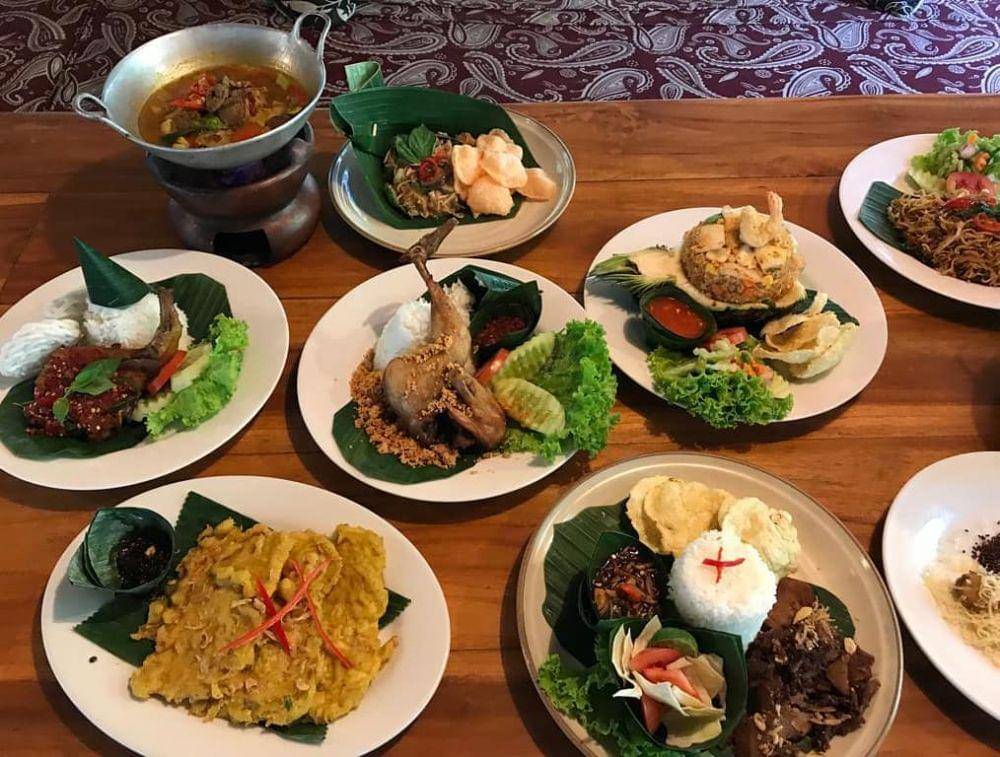9 Tempat Wisata Kuliner Bandung Terdekat, Lezatnya Hidangan Khas Sunda