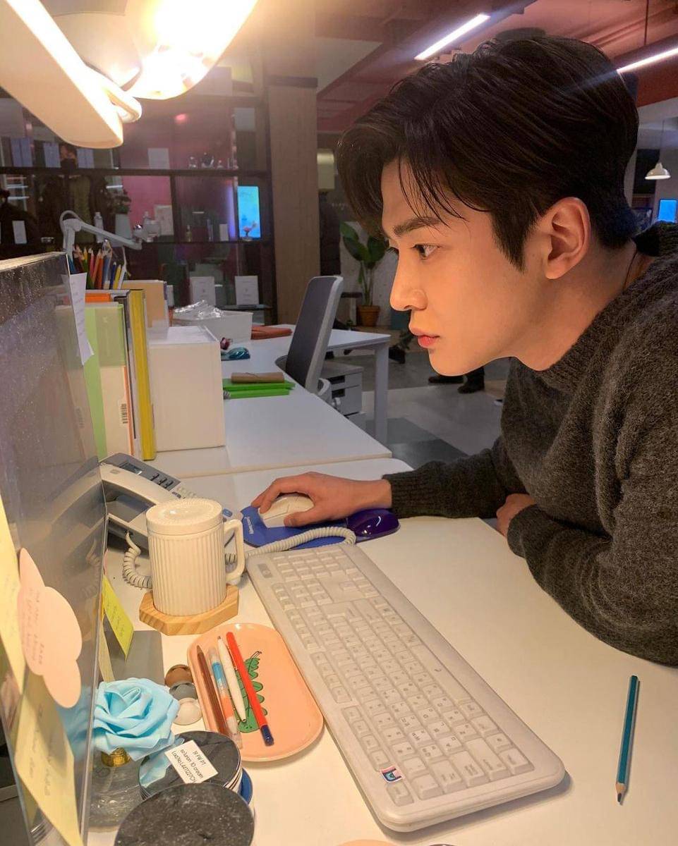 Instagram.com/ewsbdi