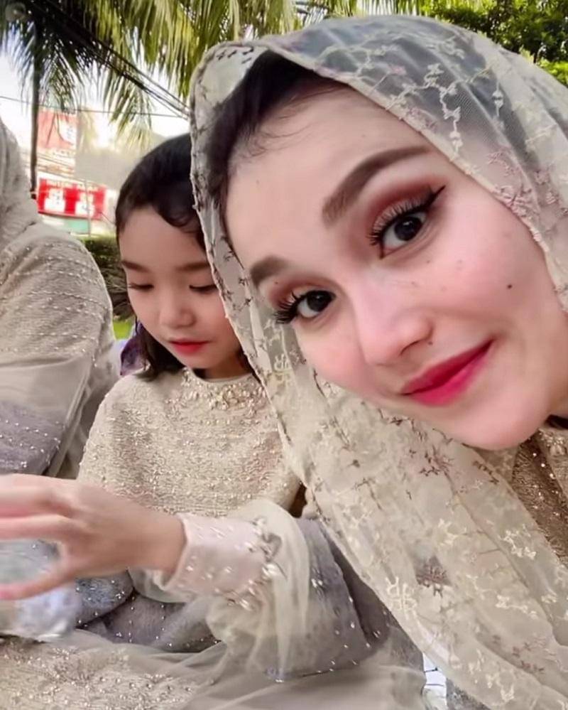 instagram.com/ayutingting92