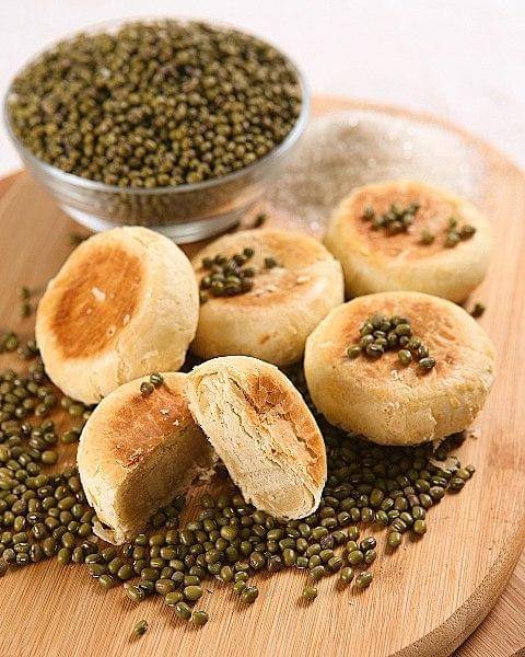 Instagram.com/bakpiabalongsolo