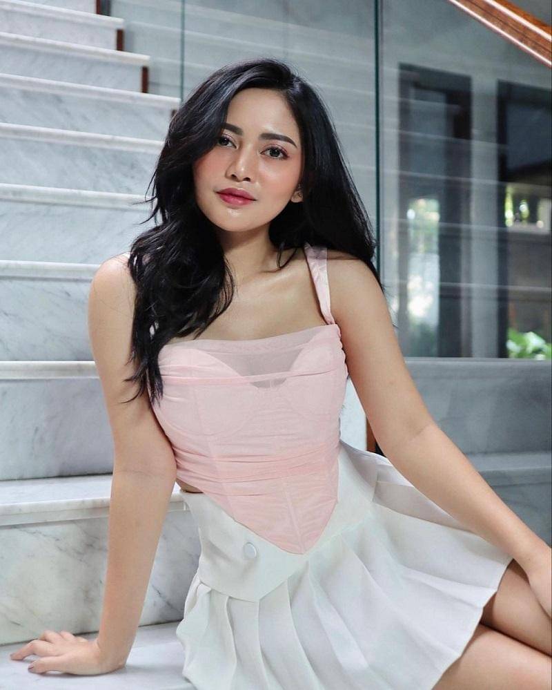 Instagram.com/rachelvennya