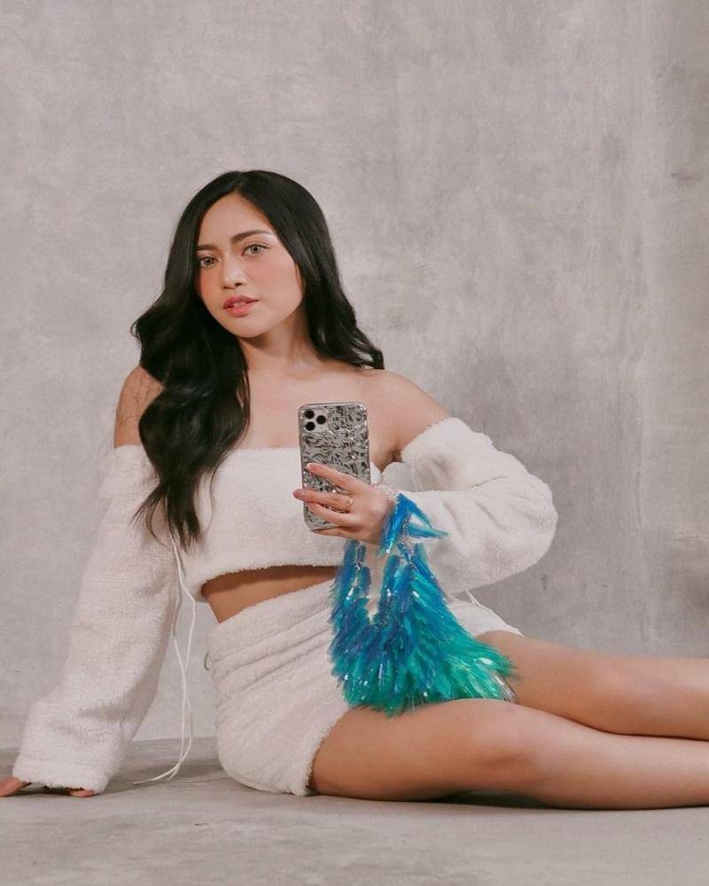 Instagram.com/rachelvennya