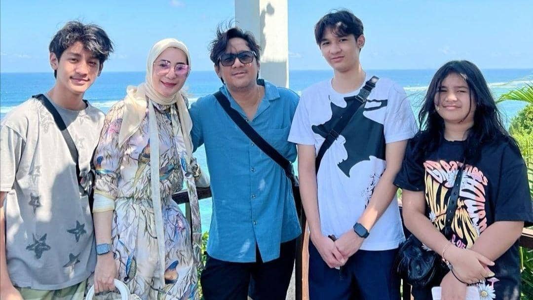 9 Potret Andre Taulany Ajak Anak Istri Liburan ke Bali, Super Mewah