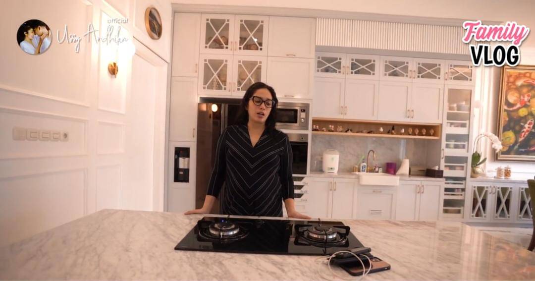 Youtube.com/Ussy Andhika Official