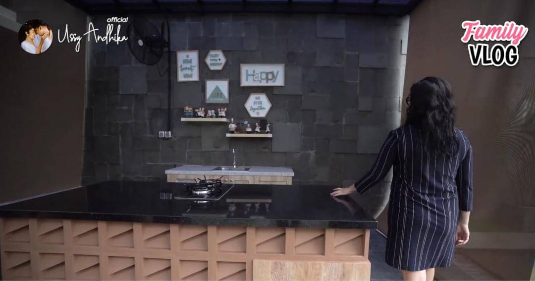 Youtube.com/Ussy Andhika Official