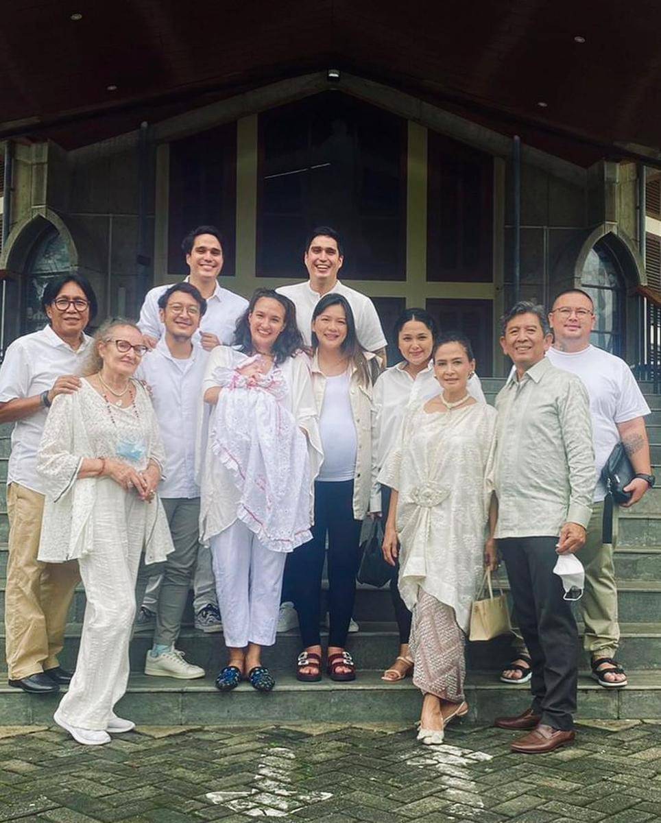 Instagram.com/nadinelist