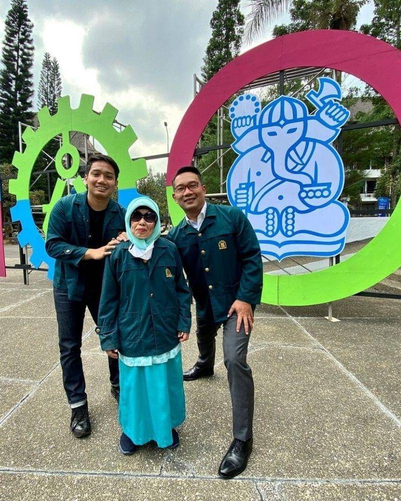 Instagram.com/emmerilkahn