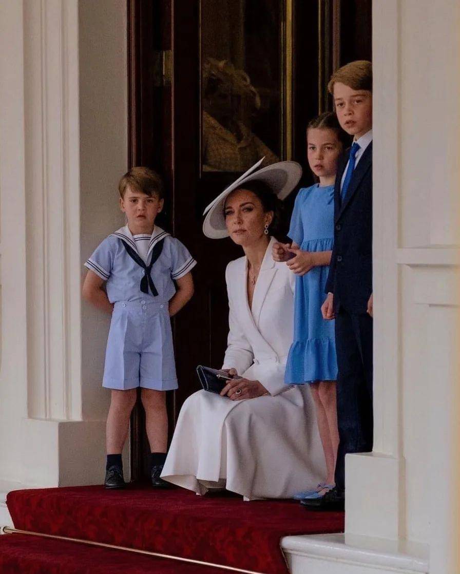 Instagram.com/thecambridges_family