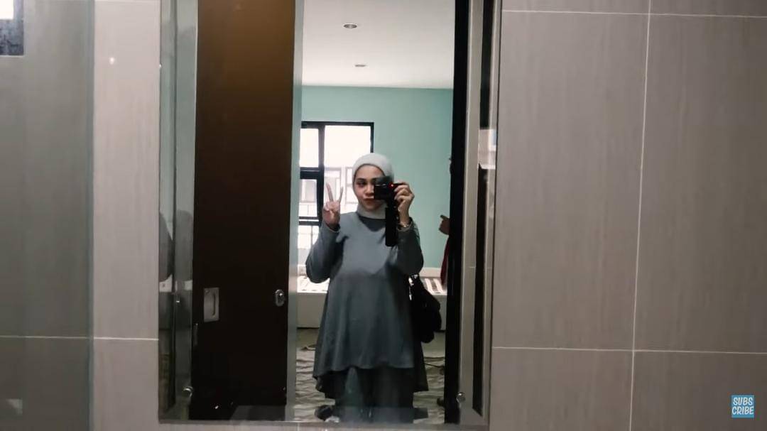 YouTube.com/Kesha Adhi