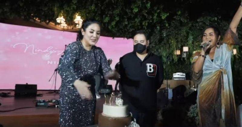 Instagram.com/nindyayunda