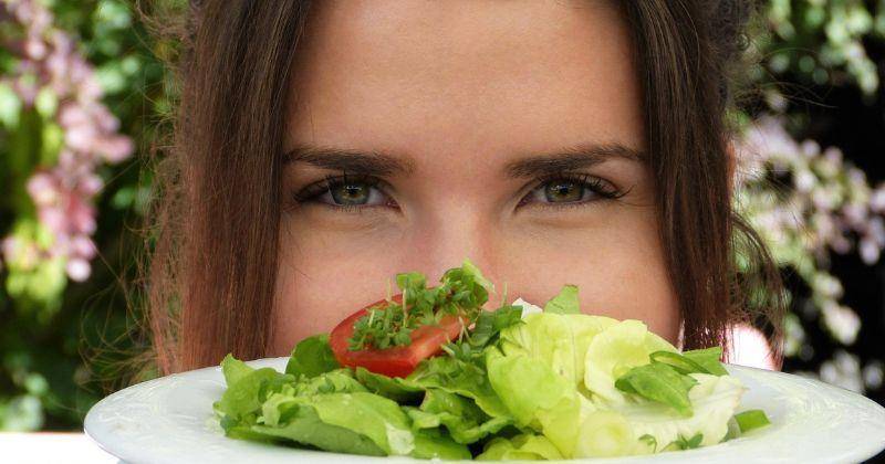 6 Manfaat Menjadi Seorang Vegan, Bisa Kurangi Nyeri Haid Payudara