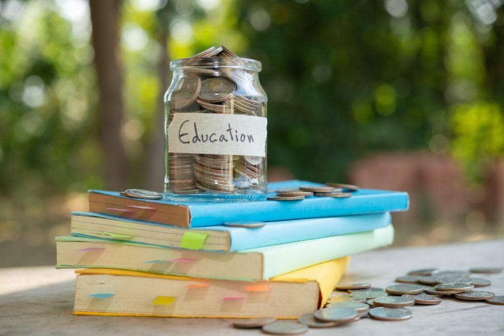Untuk Pendidikan Anak, Lebih Baik Nabung Emas atau Dolar?