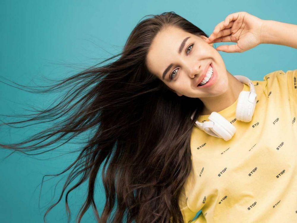 ilustrasi rambut tumbuh dengan sehat (pexels.com/Sound On)