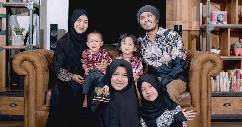 11 Foto Rumah Ustaz Hanan Attaki, Berkonsep Natural