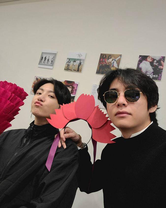 Twitter.com/BTS_twt
