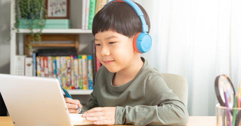 4 Tips Anti Bosan Lancarkan Skill Bahasa Inggris si Kecil!