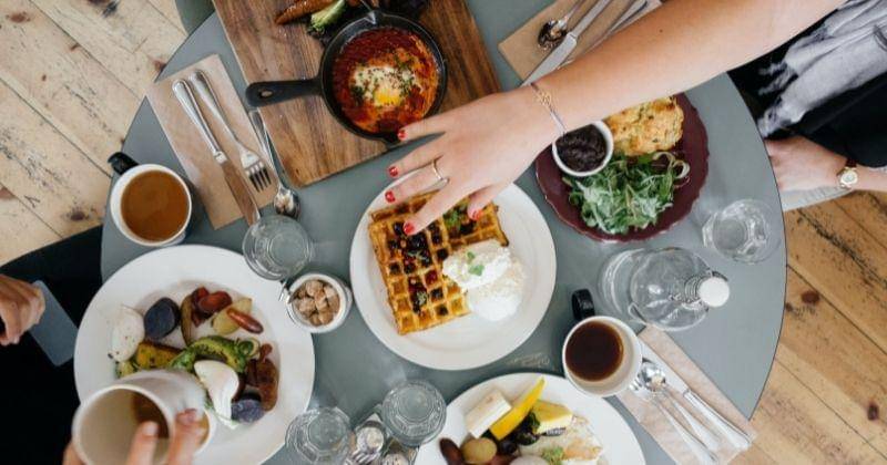 unsplash.com/@inayali