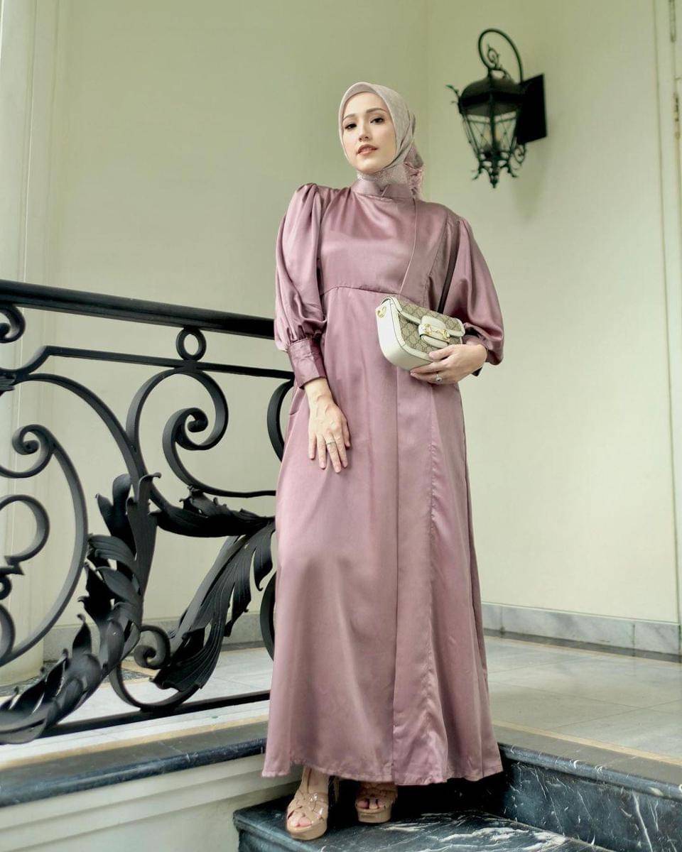 instagram.com/adeliapasha