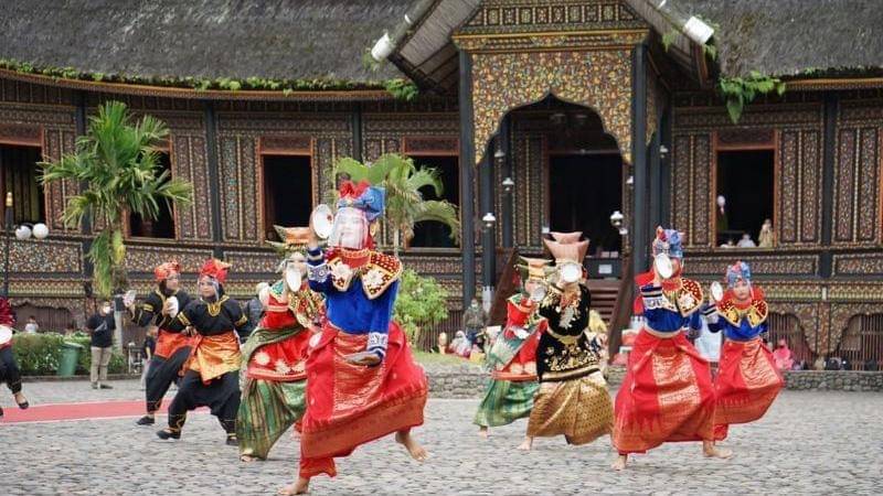 Tari Piring dari Sumatera Barat - Pinterest/padangkitacom