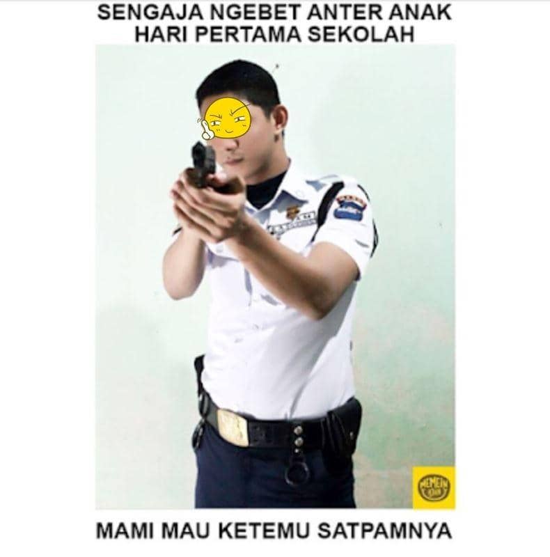 7 Meme Emak-Emak Antar Anak Sekolah, Relate dan Bikin Ngakak!