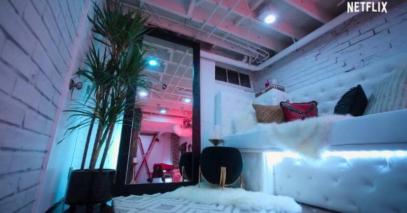 15 Kamar Seks di Serial Netflix How to Build A Sex Room | Popmama.com