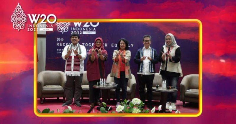 Tangkapan layar saat webinar - Popmama.com/Juan Dwi Satya