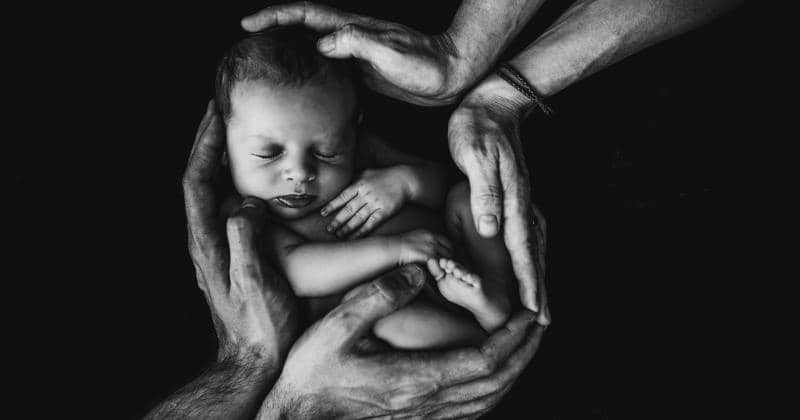 Beda Tradisi Islam dan Arab Jahiliyah dalam Menyambut Kelahiran Bayi
