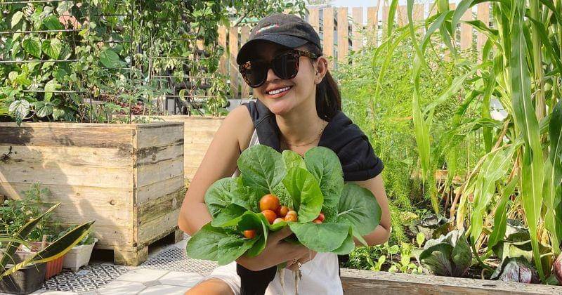 joker with card - Instagram.com/eriskanakesya