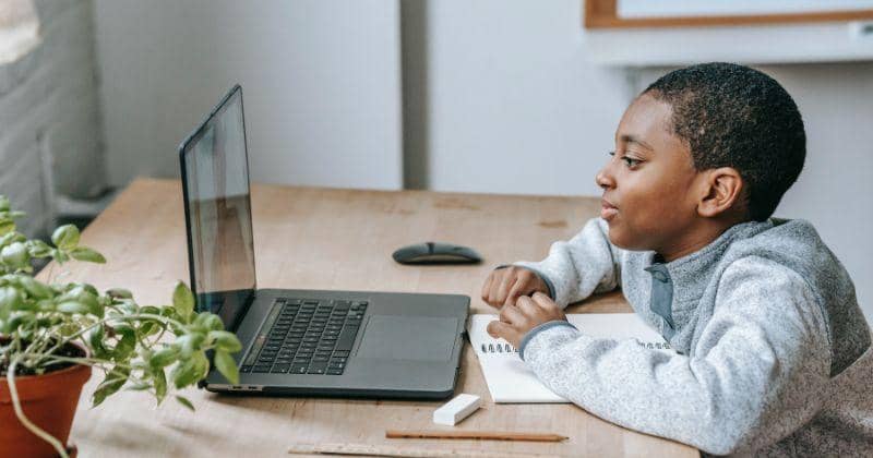 Pexels/Katerina Holmes