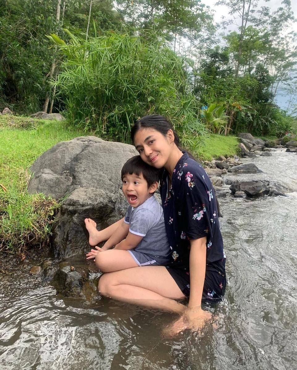 Instagram.com/kyriearnatama