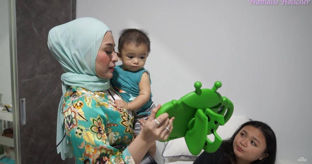 YouTube.com/NATHALIE HOLSCHER