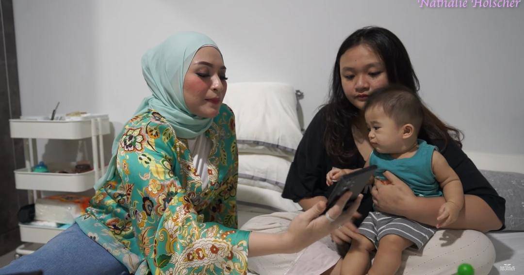 YouTube.com/NATHALIE HOLSCHER