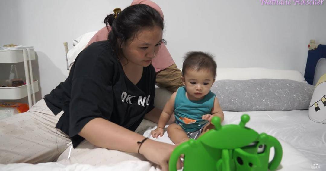 YouTube.com/NATHALIE HOLSCHER