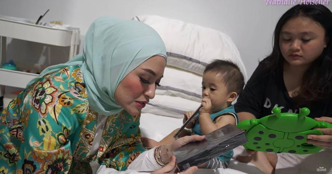 YouTube.com/NATHALIE HOLSCHER