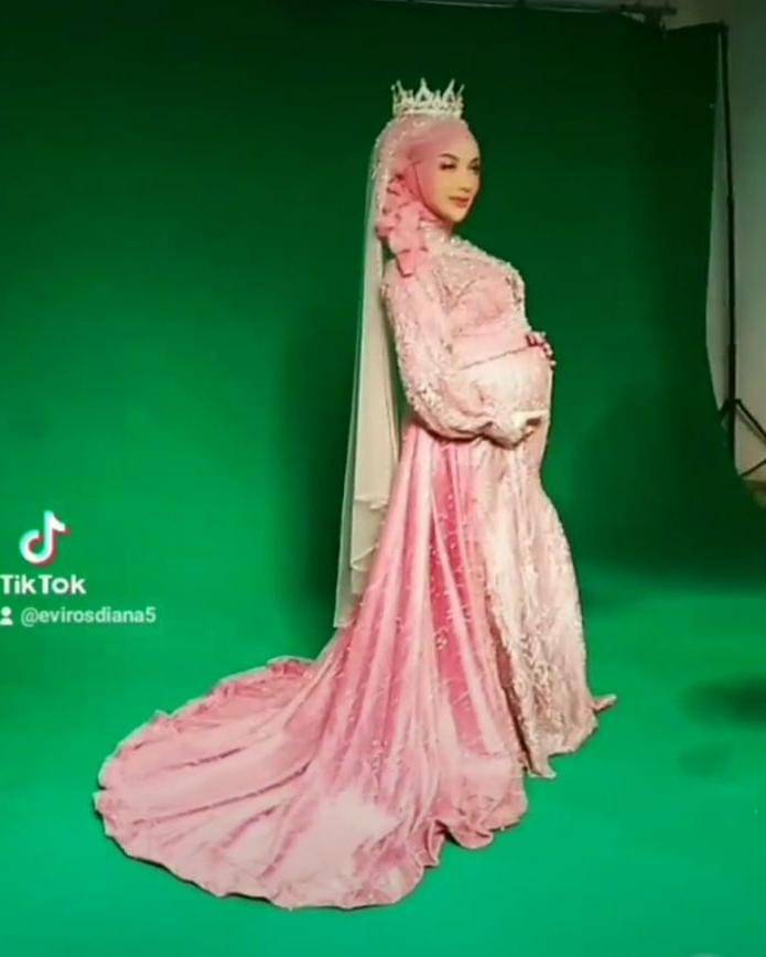 Instagram.com/roro.fitria1989