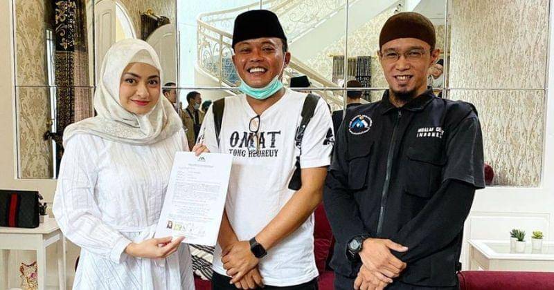 Instagram.com/nathalieholscher