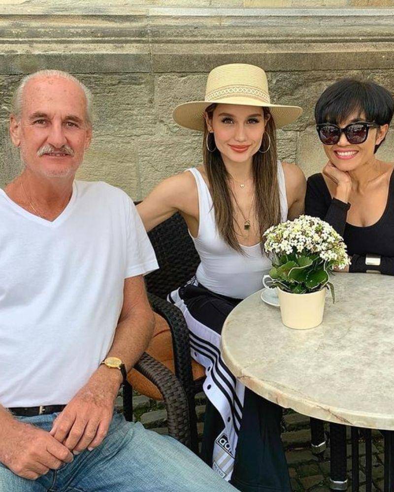 Instagram.com/claurakiehl