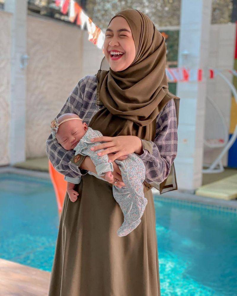 Instagram.com/riaricis1795