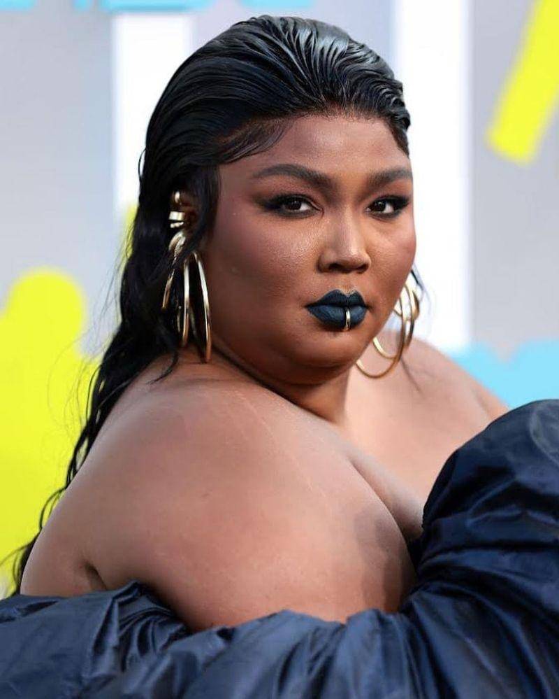 Instagram.com/lizzobeeating/