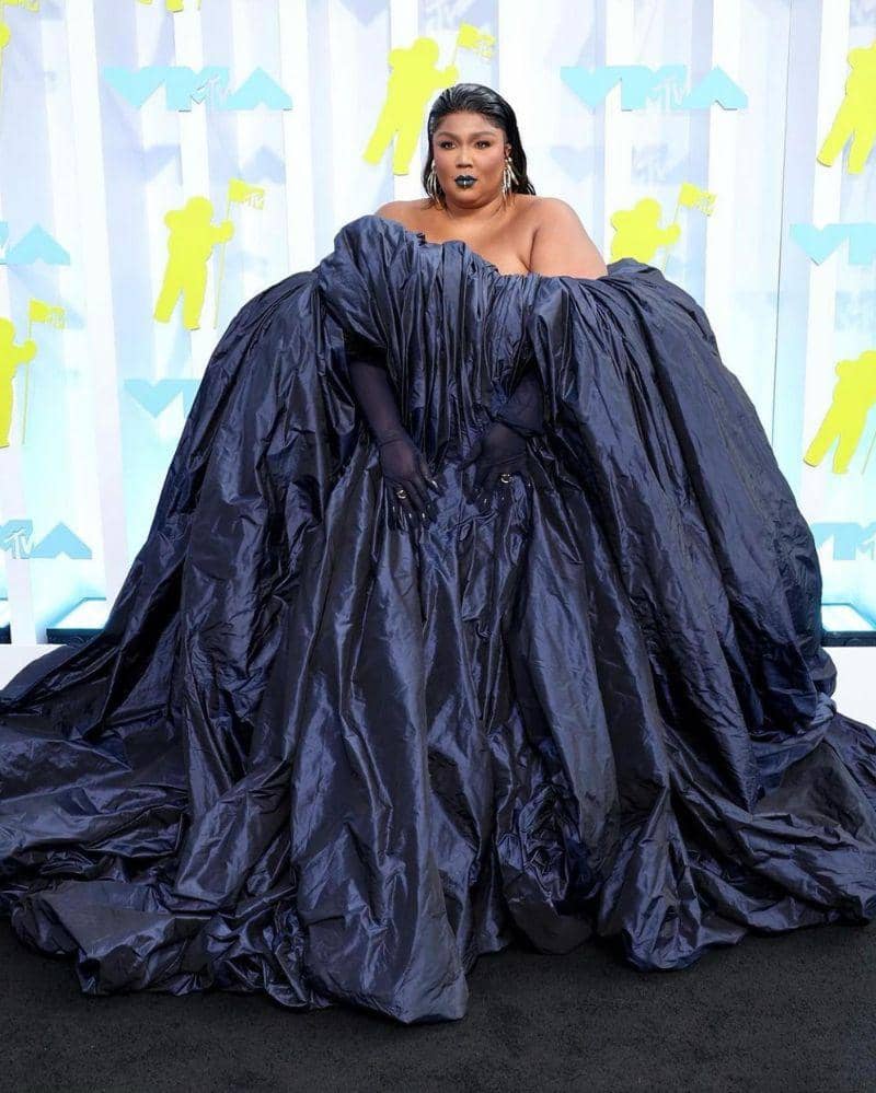 Instagram.com/lizzobeeating