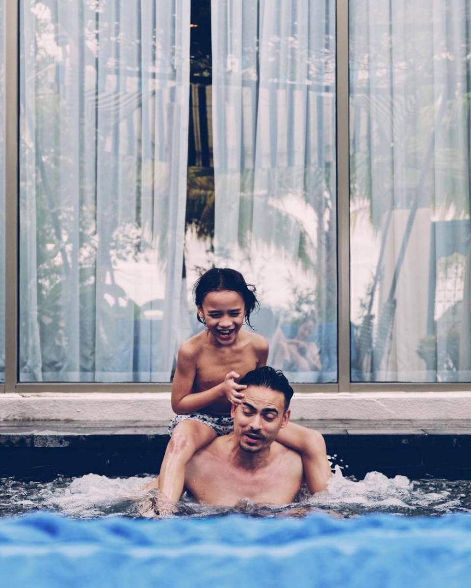 Instagram.com/ashrafsinclair