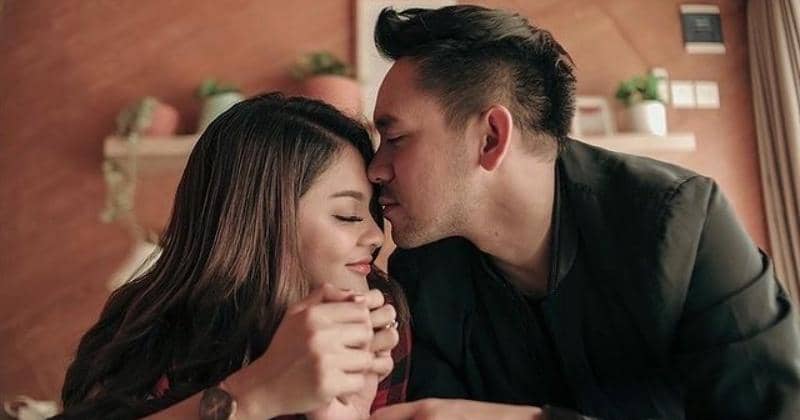 10 Foto Mesra Jenita Janet dan Danu Sofwan, Melibatkan Sentuhan Fisik