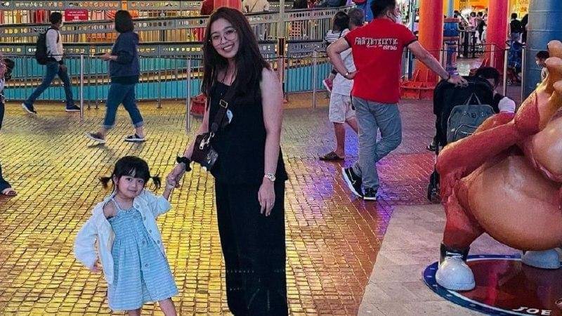 Instagram.com/elena.seeley.joesoef