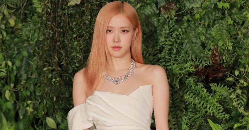 Instagram.com/harpersbazaarjapan