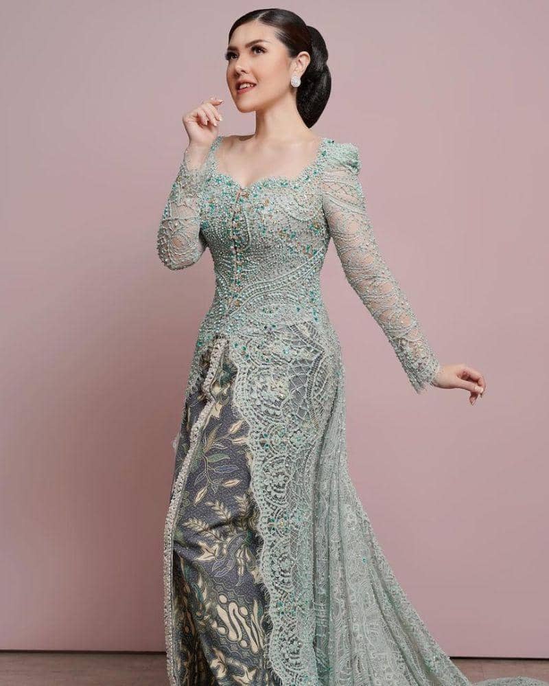 Instagram.com/tinatoonsinger