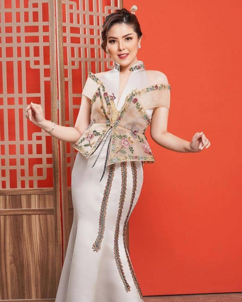 Instagram.com/tinatoonsinger