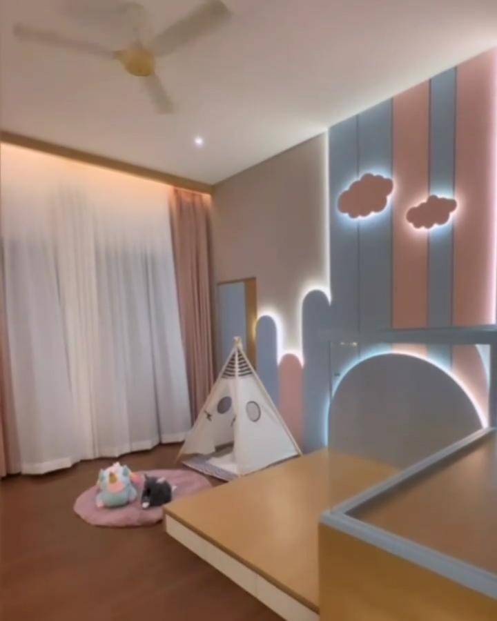 Instagram.com/zaskia_gotix