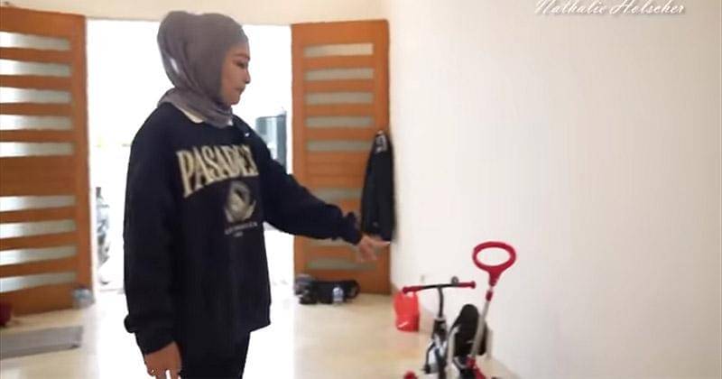 YouTube.com/NATHALIE HOLSCHER