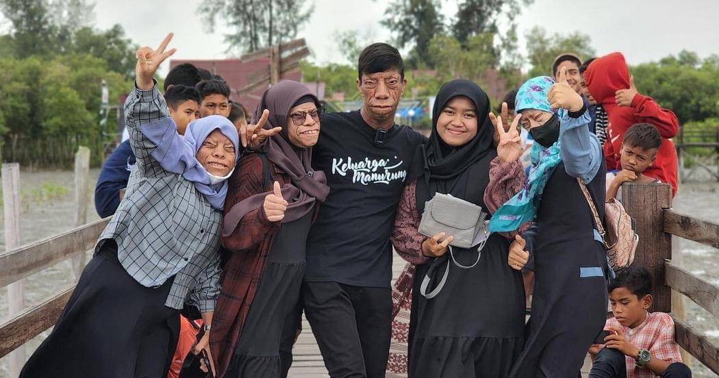 Instagram.com/keluargamanurungofficial