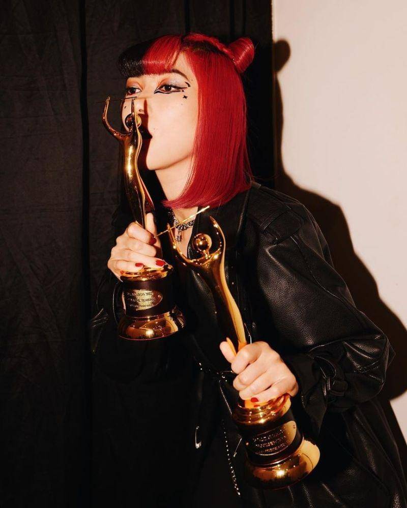 Instagram.com/isyanasarasvati